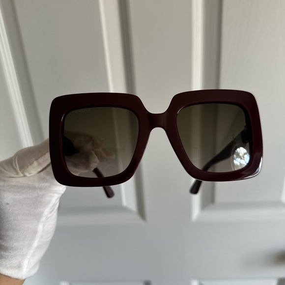 Gucci Oversized Sunglasses - Picture 3 of 6